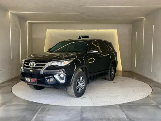 TOYOTA HILUX SW4 2.7 SR 7 LUGARES 4X2 16V FLEX 4P AUTOMÁTICO TOYOTA HILUX SW4 2.7 SR 7 LUGARES 4X2 16V FLEX 4P AUTOMÁTICO