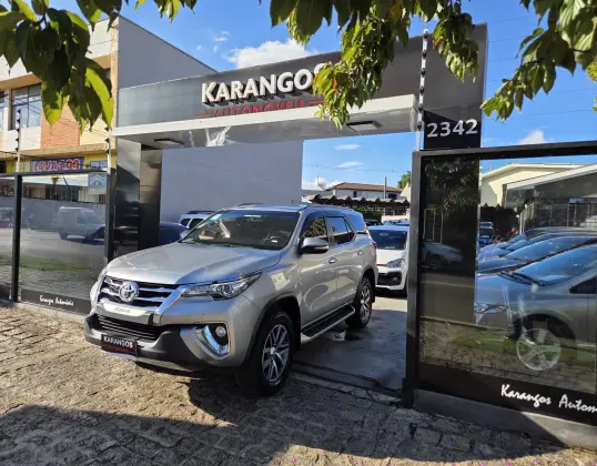 TOYOTA HILUX SW4 2.8 SRX 4X4 7 LUGARES 16V TURBO INTERCOOLER DIESEL 4P AUTOMÁTICO TOYOTA HILUX SW4 2.8 SRX 4X4 7 LUGARES 16V TURBO INTERCOOLER DIESEL 4P AUTOMÁTICO