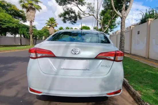 TOYOTA-YARIS-2021