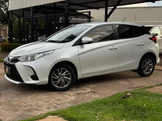 TOYOTA-YARIS-2022