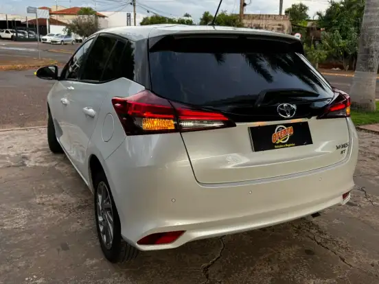 TOYOTA-YARIS-2022