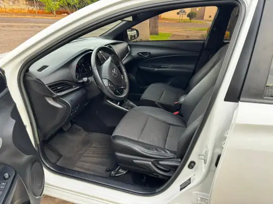 TOYOTA-YARIS-2022
