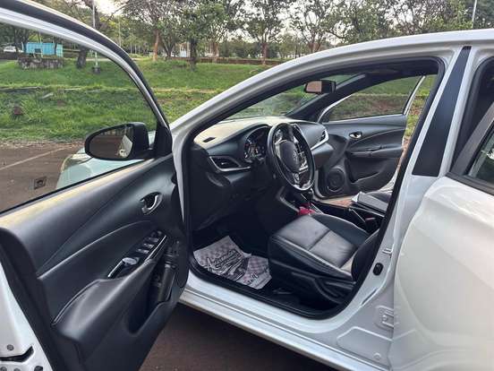 TOYOTA-YARIS-2019