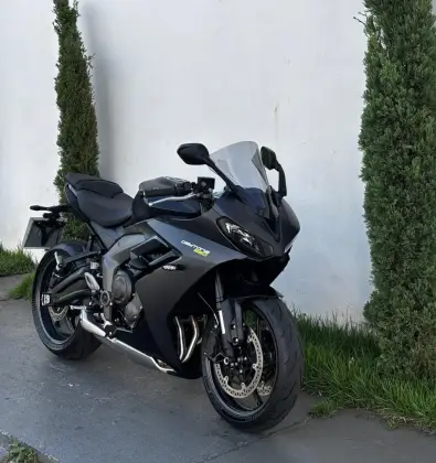 TRIUMPH DAYTONA 660 