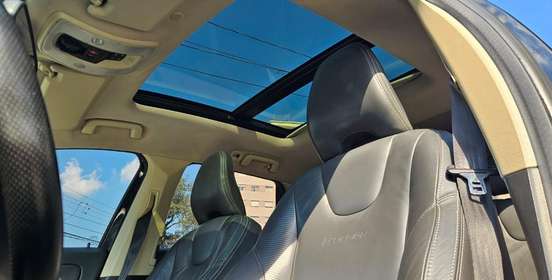 VOLVO-XC60-2012