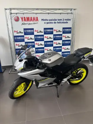 YAMAHA YZF R15 