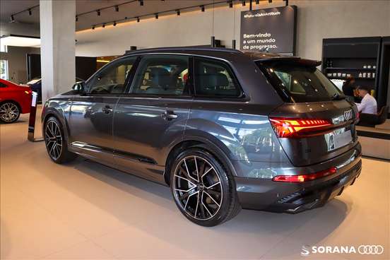 AUDI-Q7-2025