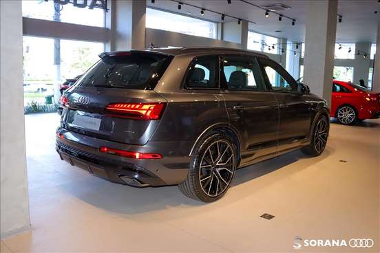 AUDI-Q7-2025