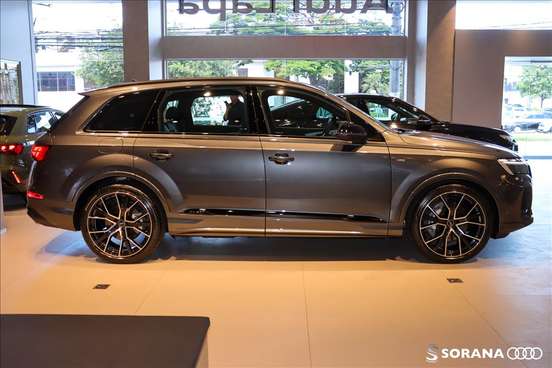 AUDI-Q7-2025