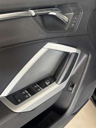 AUDI-Q3-2021