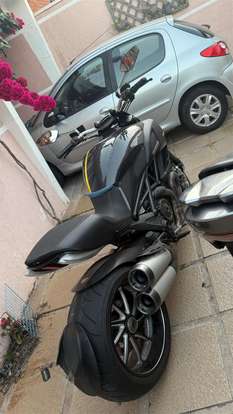 DUCATI-DIAVEL CARBON-2011