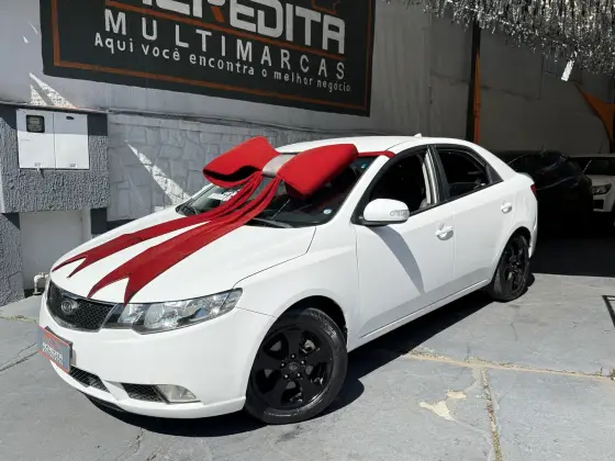 KIA CERATO 1.6 EX SEDAN 16V GASOLINA 4P AUTOMÁTICO KIA CERATO 1.6 EX SEDAN 16V GASOLINA 4P AUTOMÁTICO
