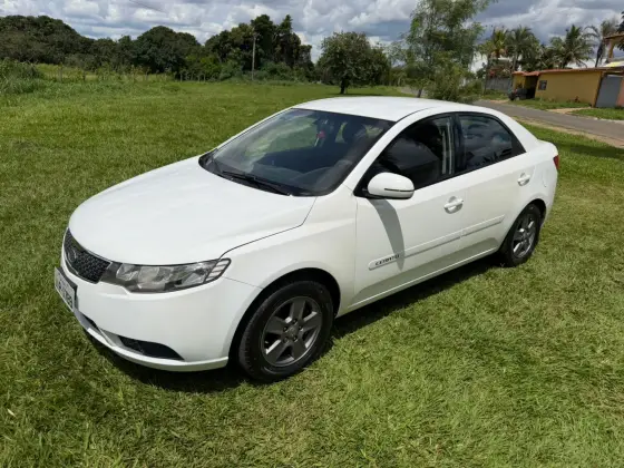 KIA CERATO 1.6 SX E.233 16V GASOLINA 4P MANUAL