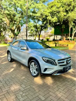 MERCEDES-BENZ GLA 200 1.6 CGI VISION 16V TURBO FLEX 4P AUTOMÁTICO