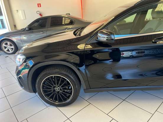 MERCEDES-BENZ-GLA 200-2020