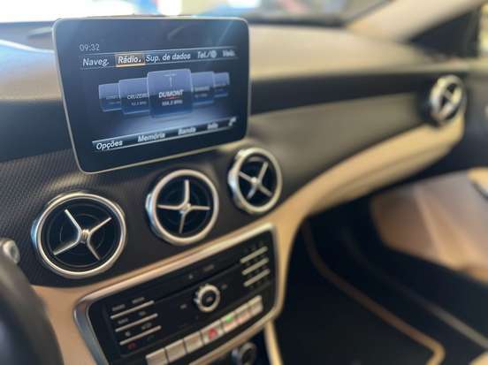 MERCEDES-BENZ-GLA 200-2020