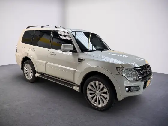 MITSUBISHI PAJERO 3.2 HPE 4X4 7 LUGARES 16V TURBO INTERCOOLER DIESEL 4P AUTOMÁTICO