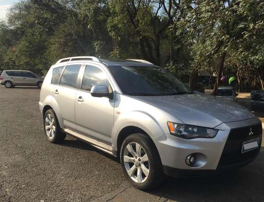 MITSUBISHI-OUTLANDER-2010