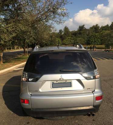 MITSUBISHI-OUTLANDER-2010
