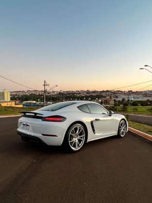 PORSCHE-718-2022