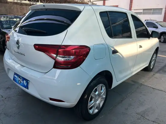 RENAULT-SANDERO-2019