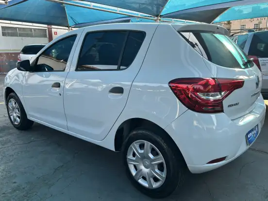 RENAULT-SANDERO-2019