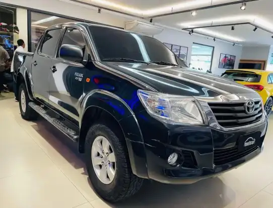 TOYOTA-HILUX-2015