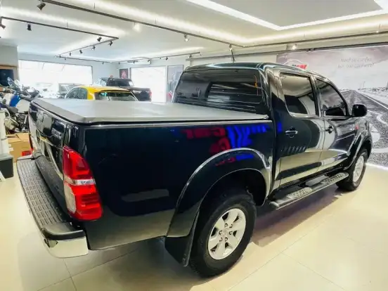 TOYOTA-HILUX-2015