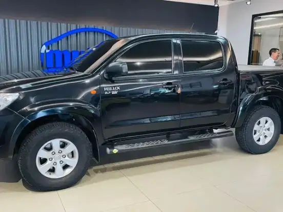 TOYOTA-HILUX-2.7 SR 4X2 CD 16V FLEX 4P AUTOMÁTICO TOYOTA-HILUX-2015