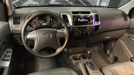 TOYOTA-HILUX-2015