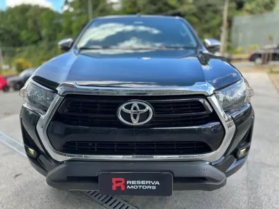 TOYOTA HILUX 2.8 D-4D TURBO DIESEL CD SRV 4X4 AUTOMÁTICO