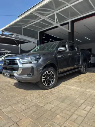 TOYOTA HILUX 2.8 D-4D TURBO DIESEL CD SRX 4X4 AUTOMÁTICO