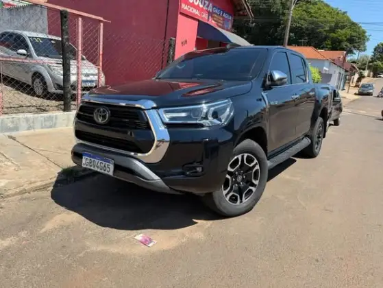 TOYOTA HILUX 2.8 D-4D TURBO DIESEL CD SRX 4X4 AUTOMÁTICO TOYOTA HILUX 2.8 D-4D TURBO DIESEL CD SRX 4X4 AUTOMÁTICO