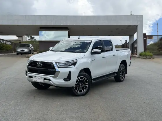 TOYOTA HILUX 2.8 D-4D TURBO DIESEL CD SRX 4X4 AUTOMÁTICO