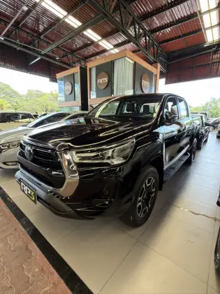 TOYOTA HILUX 2.8 D-4D TURBO DIESEL CD SRX 4X4 AUTOMÁTICO TOYOTA HILUX 2.8 D-4D TURBO DIESEL CD SRX 4X4 AUTOMÁTICO