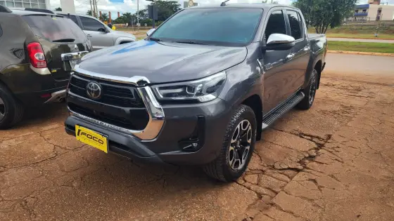 TOYOTA HILUX 2.8 D-4D TURBO DIESEL CD SRX 4X4 AUTOMÁTICO