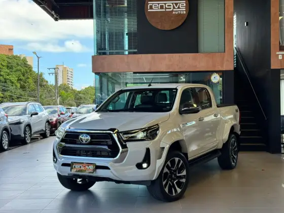 TOYOTA HILUX 2.8 D-4D TURBO DIESEL CD SRX PLUS 4X4 AUTOMÁTICO TOYOTA HILUX 2.8 D-4D TURBO DIESEL CD SRX PLUS 4X4 AUTOMÁTICO