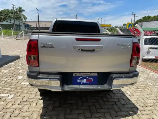 TOYOTA-HILUX-2.8 SRV 4X4 CD 16V DIESEL 4P AUTOMÁTICO TOYOTA-HILUX-2015