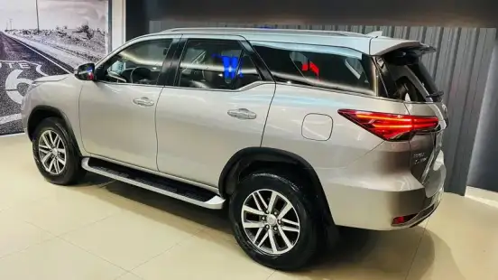 TOYOTA-HILUX SW4-2016