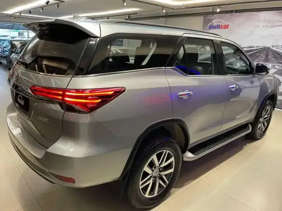 TOYOTA-HILUX SW4-2016