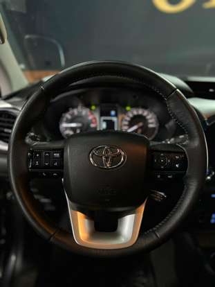 TOYOTA-HILUX-2025