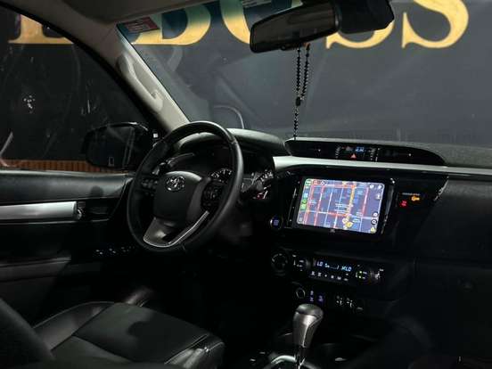 TOYOTA-HILUX-2.8 D-4D TURBO DIESEL CD SRX 4X4 AUTOMÁTICO TOYOTA-HILUX-2025