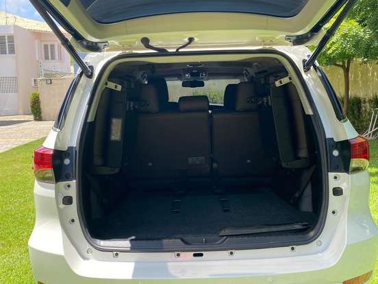 TOYOTA-HILUX SW4-2.8 SRX 4X4 7 LUGARES 16V TURBO INTERCOOLER DIESEL 4P AUTOMÁTICO TOYOTA-HILUX SW4-2019