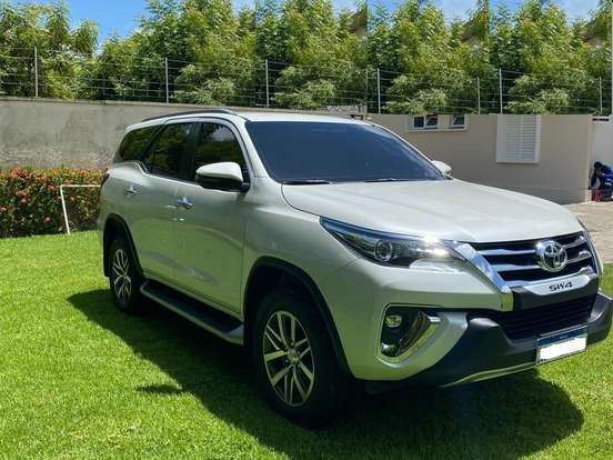 TOYOTA-HILUX SW4-2.8 SRX 4X4 7 LUGARES 16V TURBO INTERCOOLER DIESEL 4P AUTOMÁTICO TOYOTA-HILUX SW4-2019
