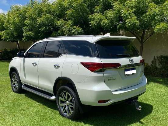 TOYOTA-HILUX SW4-2.8 SRX 4X4 7 LUGARES 16V TURBO INTERCOOLER DIESEL 4P AUTOMÁTICO TOYOTA-HILUX SW4-2019