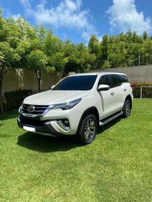 TOYOTA-HILUX SW4-2.8 SRX 4X4 7 LUGARES 16V TURBO INTERCOOLER DIESEL 4P AUTOMÁTICO TOYOTA-HILUX SW4-2019