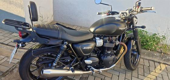 TRIUMPH STREET TWIN 