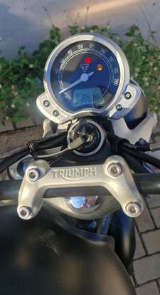 TRIUMPH-STREET TWIN-2018