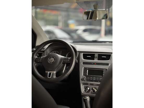 VOLKSWAGEN-FOX-2013