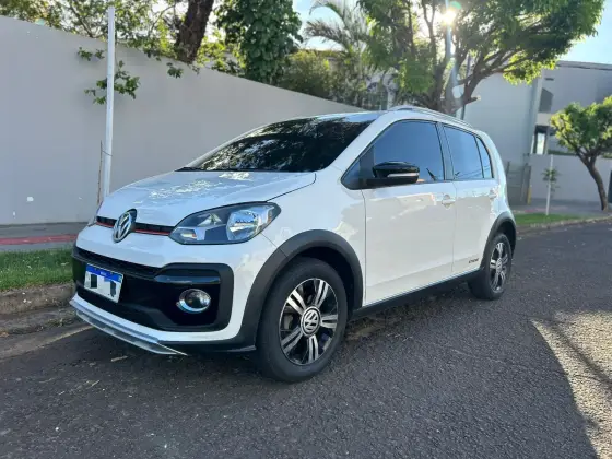 VOLKSWAGEN UP 1.0 170 TSI TOTAL FLEX XTREME 4P MANUAL